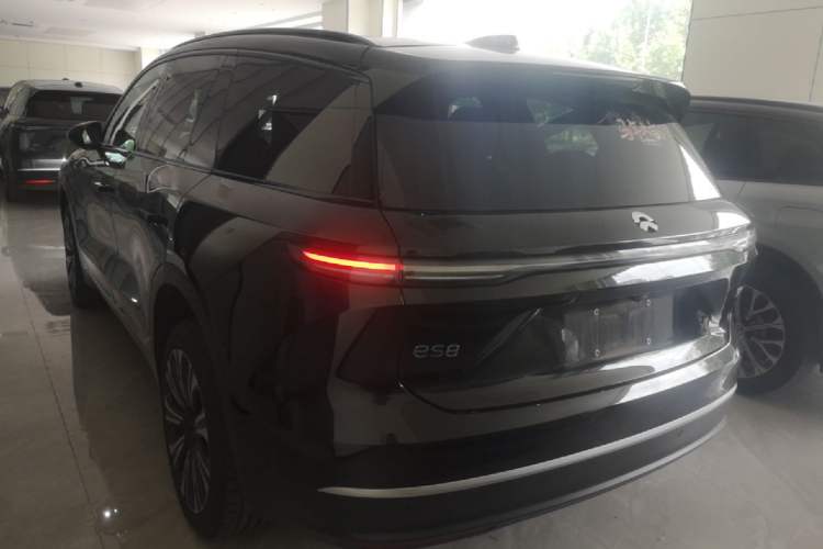 Used Nio ES8 2024 75 kWh Executive Edition Exterior 2