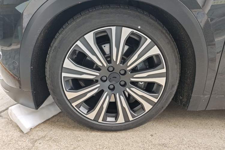 Used Nio ES8 2024 75 kWh Executive Edition Exterior 4