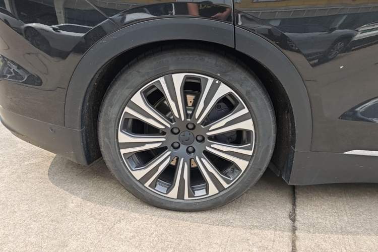 Used Nio ES8 2024 75 kWh Executive Edition Exterior 5