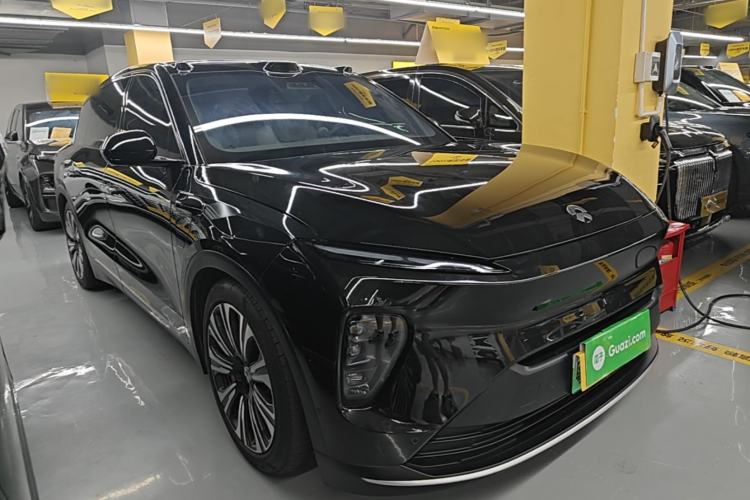 Used Nio ES8 2024 75 kWh Executive Edition Front Right 45 Deg