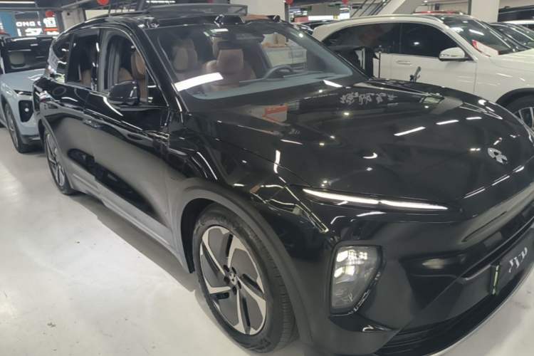 Used Nio ES8 2024 75 kWh Front Right 45 Deg