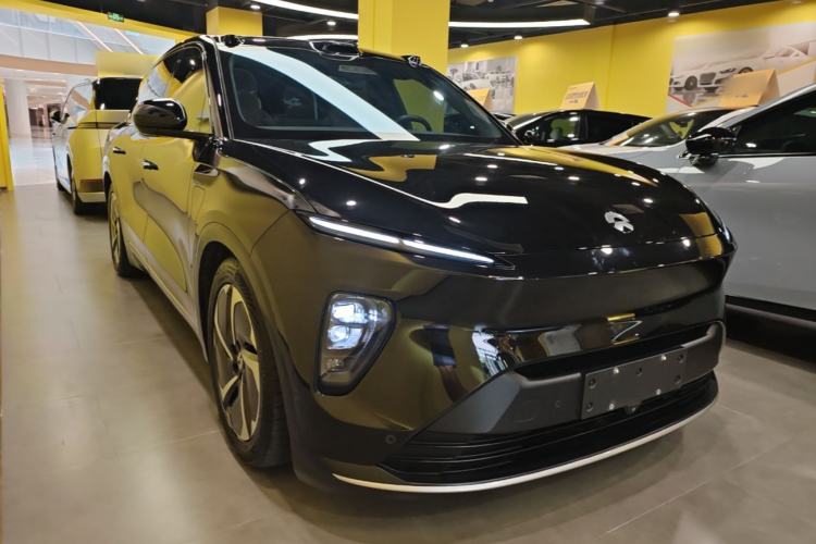 Used Nio ES8 2024 75 kWh Executive Edition Front Right 45 Deg