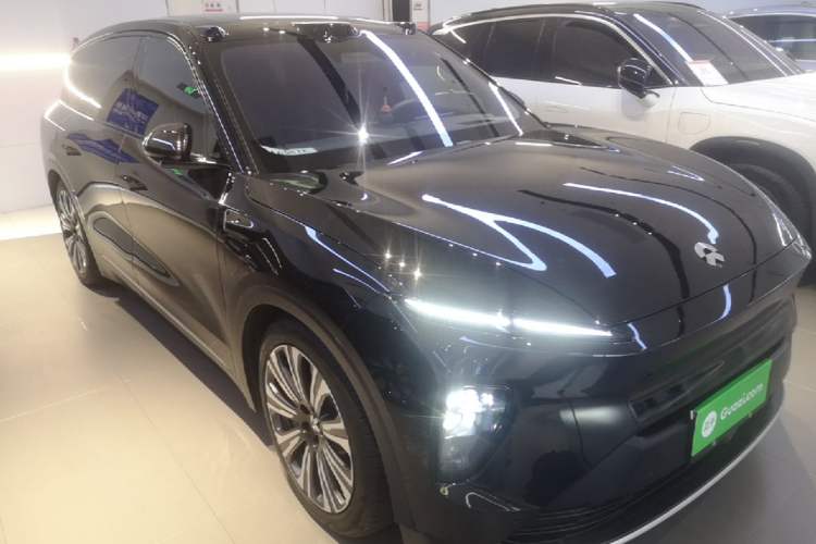 Used Nio ES8 2024 75 kWh Front Right 45 Deg