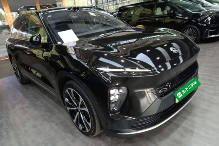 Used Nio ES8 2024 100kWh Signature Edition Front Right 45 Deg