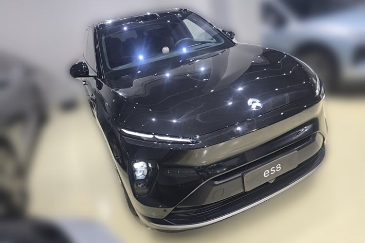 Used Nio ES8 2024 75 kWh Front Right 45 Deg