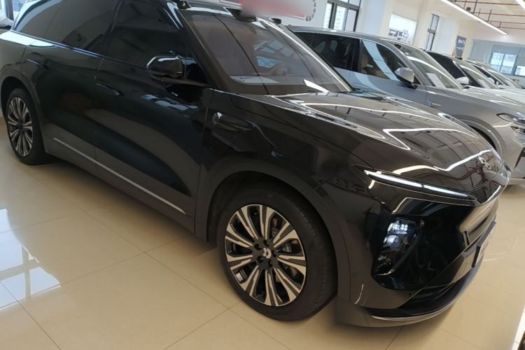 Used Nio ES8 2024 75 kWh Front Right 45 Deg