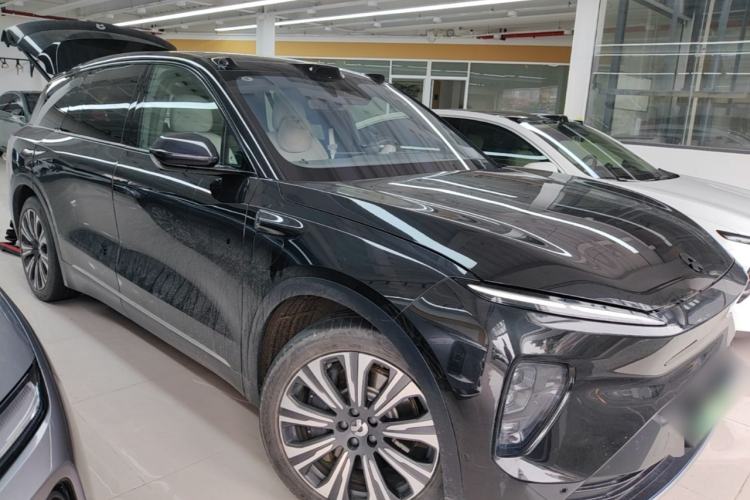 Used Nio ES8 2024 75 kWh Front Right 45 Deg