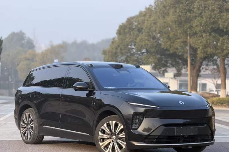 Used Nio ES8 2024 100kWh Front Right 45 Deg