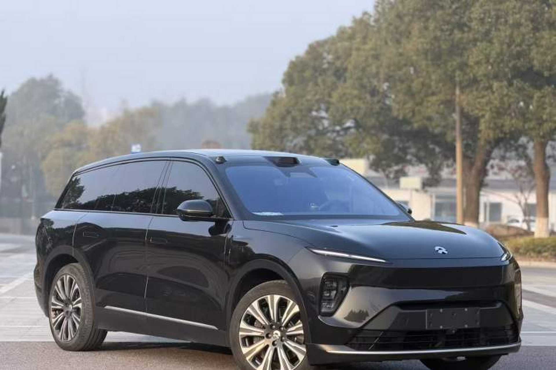 Used Nio ES8 2024 100kWh Front Right 45 Deg
