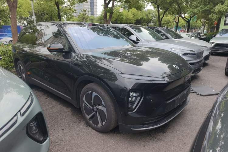 Used Nio ES8 2024 75 kWh Front Right 45 Deg