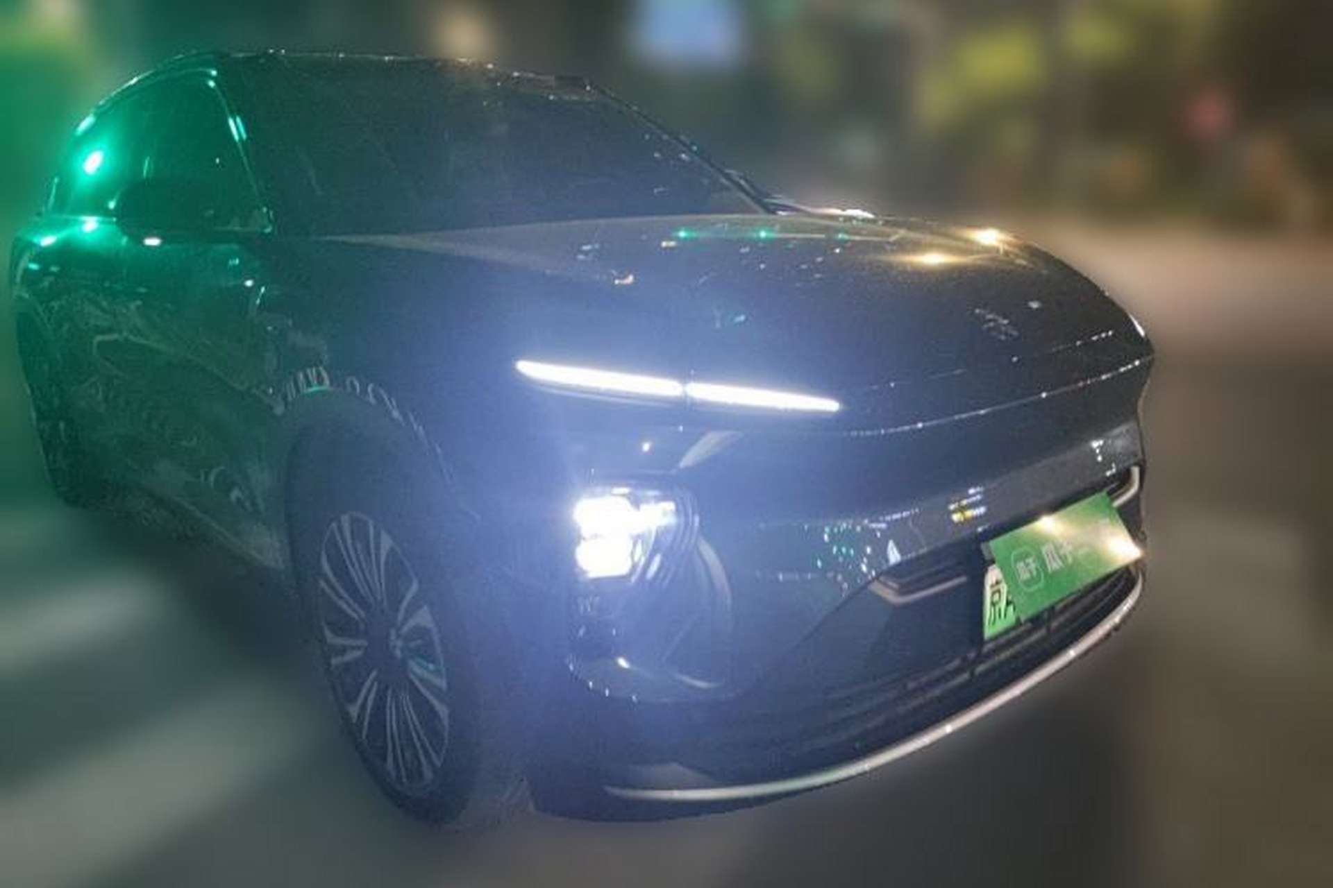 Used Nio ES8 2024 75 kWh Executive Edition Front Right 45 Deg