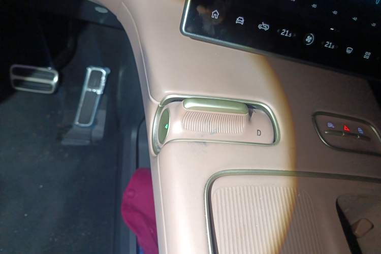 Used Nio ES8 2024 75 kWh Gear Lever