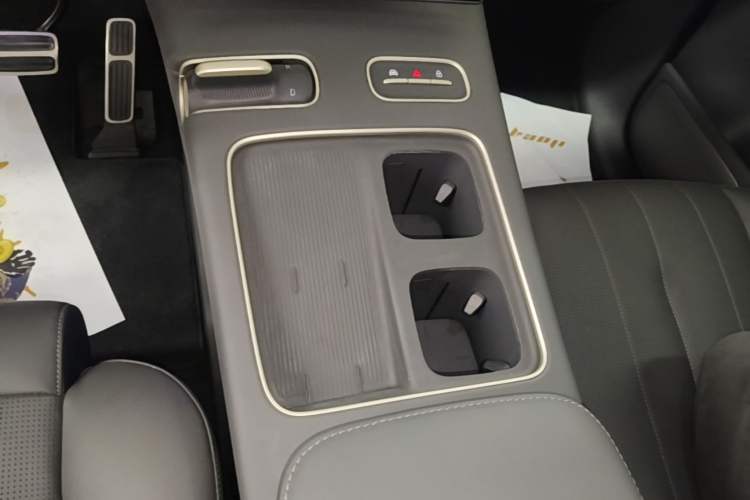 Used Nio ES8 2024 75 kWh Gear Lever