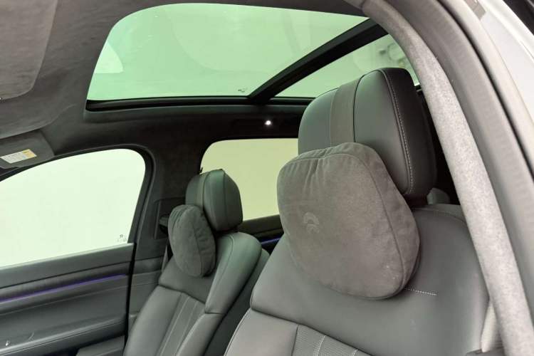 Used Nio ES8 2024 75 kWh Executive Edition Headliner