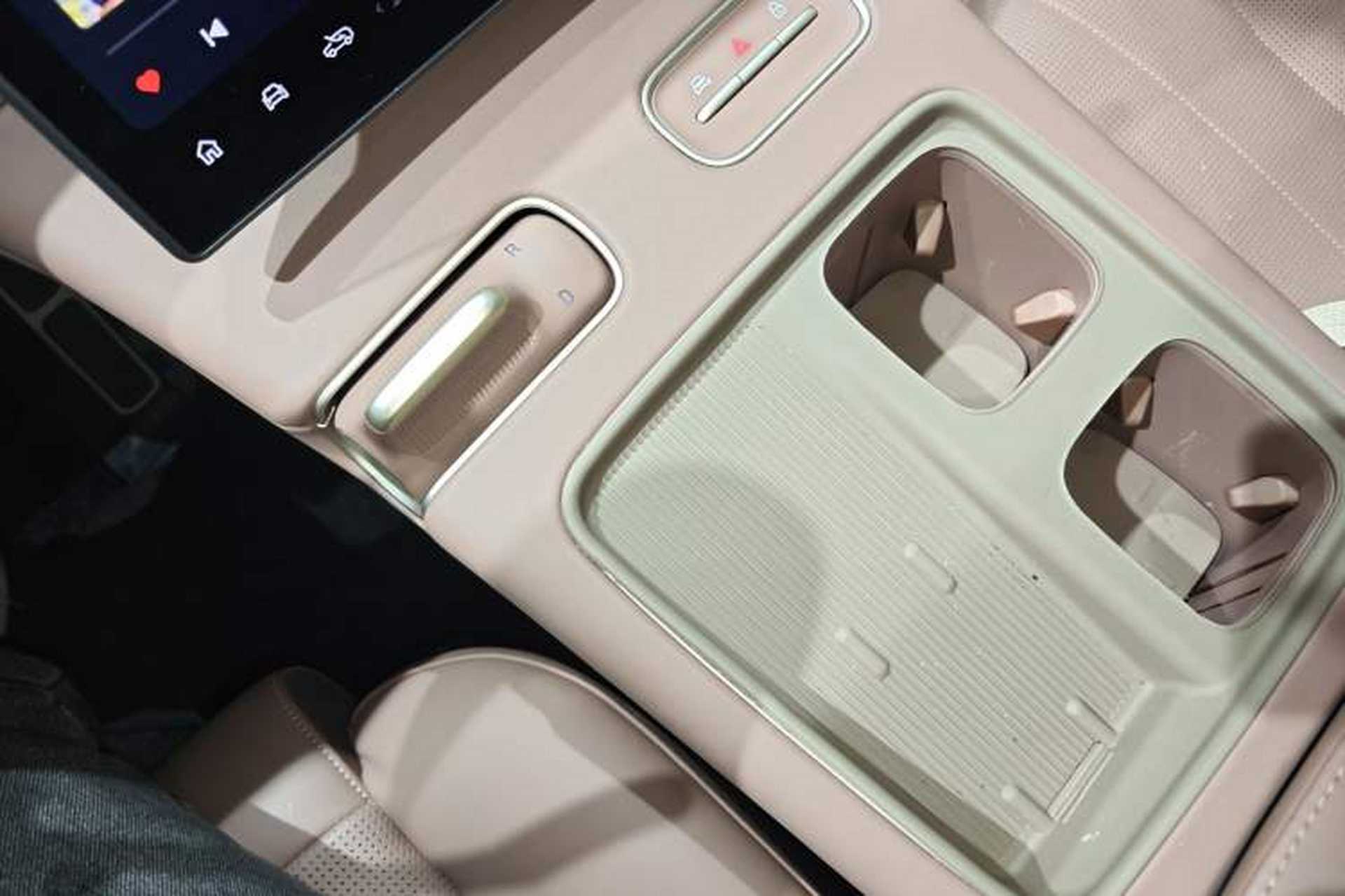 Used Nio ES8 2024 75 kWh Interior 1