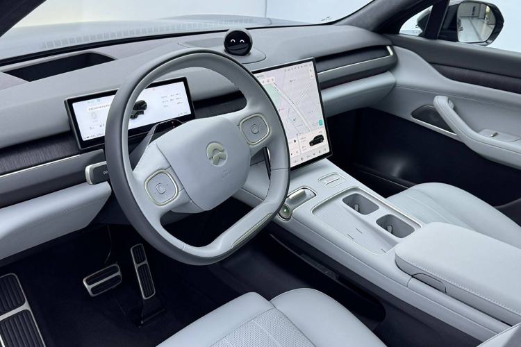 Used Nio ES8 2024 75 kWh Executive Edition Interior 1