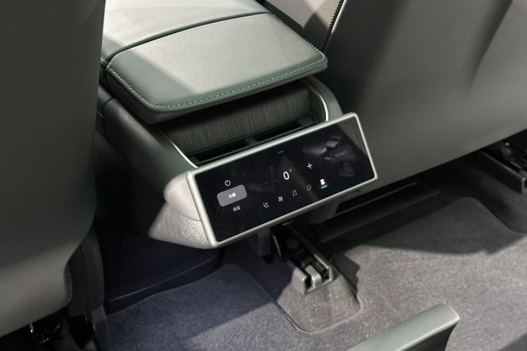Used Nio ES8 2024 100kWh Signature Edition Interior 10