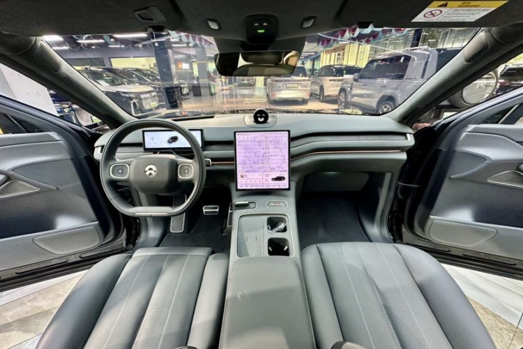 Used Nio ES8 2024 100kWh Signature Edition Interior 3