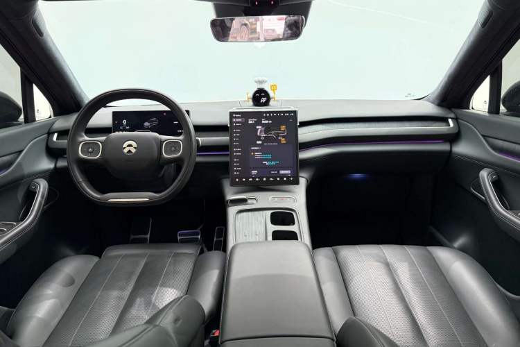 Used Nio ES8 2024 75 kWh Executive Edition Interior 3