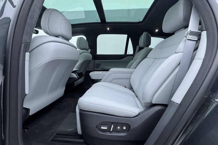 Used Nio ES8 2024 75 kWh Executive Edition Interior 4