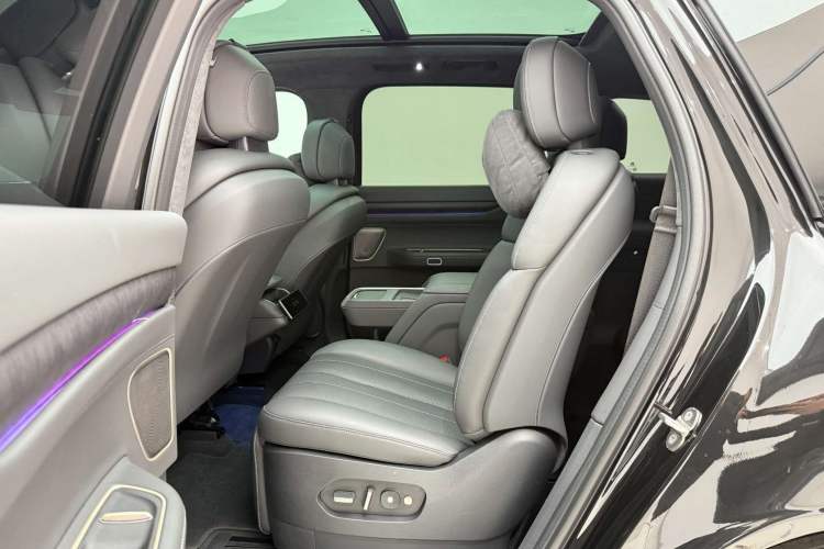 Used Nio ES8 2024 75 kWh Executive Edition Interior 4