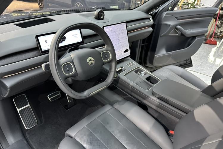 Used Nio ES8 2024 100kWh Signature Edition Interior 6