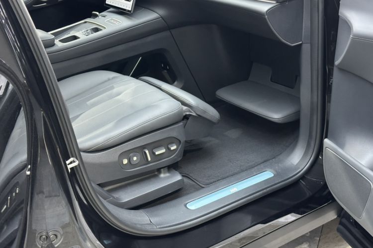 Used Nio ES8 2024 100kWh Signature Edition Interior 7