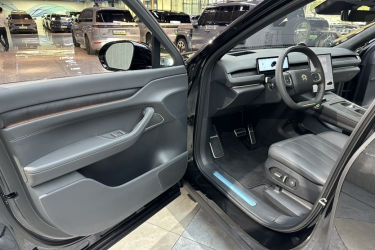 Used Nio ES8 2024 100kWh Signature Edition Interior 8