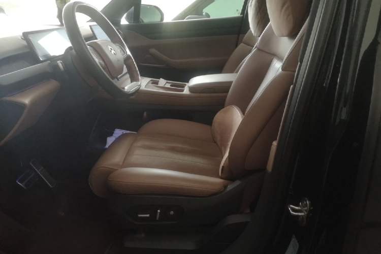 Used Nio ES8 2024 75 kWh Executive Edition Left Front Seat