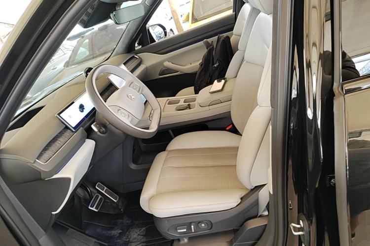 Used Nio ES8 2024 75 kWh Left Front Seat
