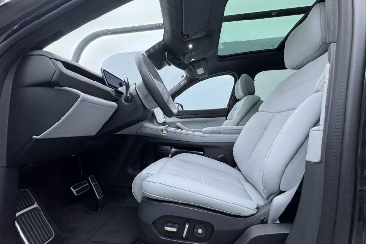 Used Nio ES8 2024 75 kWh Executive Edition Left Front Seat