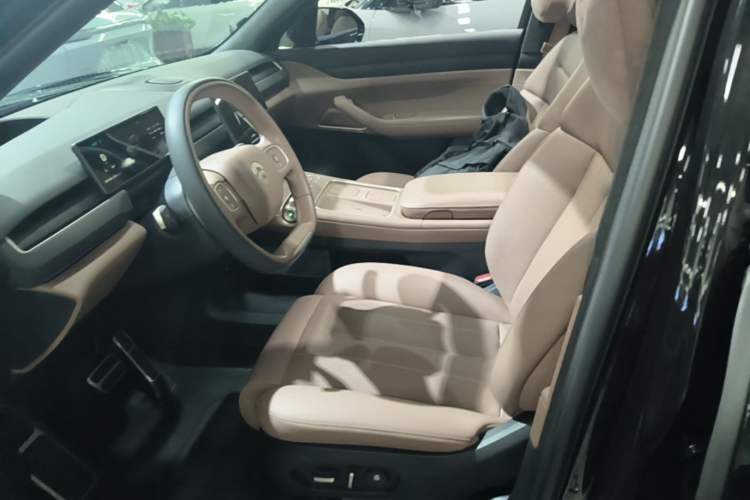 Used Nio ES8 2024 75 kWh Left Front Seat