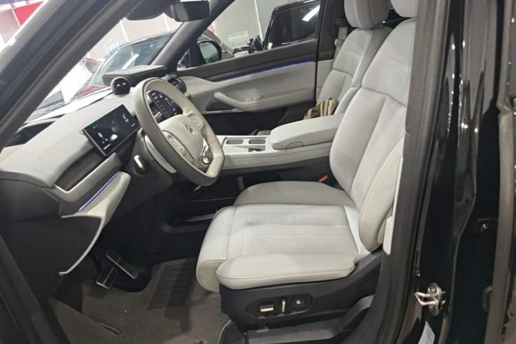 Used Nio ES8 2024 75 kWh Executive Edition Left Front Seat