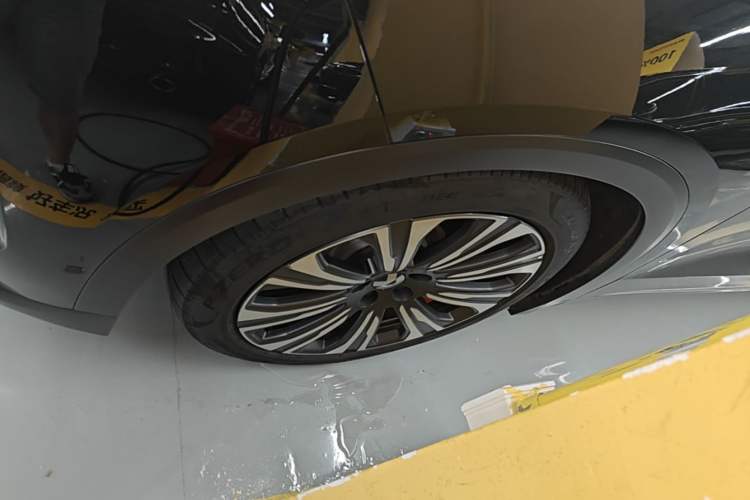 Used Nio ES8 2024 75 kWh Executive Edition Left Front Wheel Hub