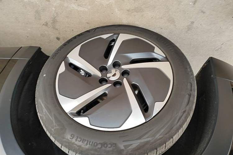 Used Nio ES8 2024 75 kWh Left Front Wheel Hub