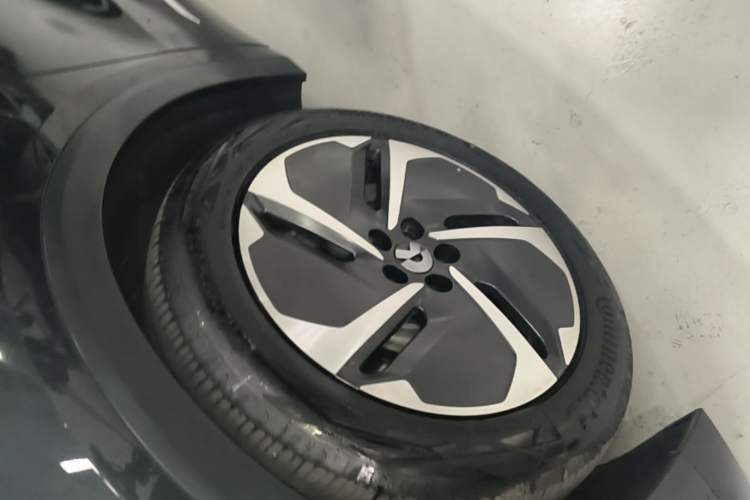 Used Nio ES8 2024 75 kWh Left Front Wheel Hub
