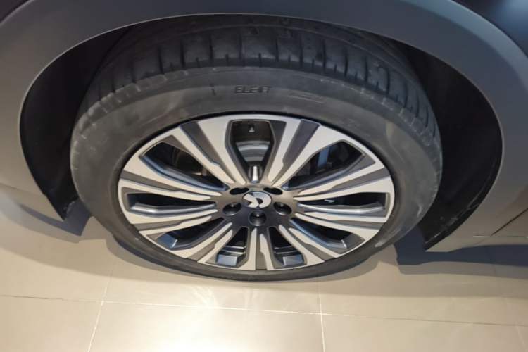 Used Nio ES8 2024 75 kWh Left Front Wheel Hub