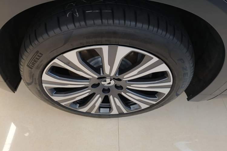 Used Nio ES8 2024 75 kWh Left Front Wheel Hub