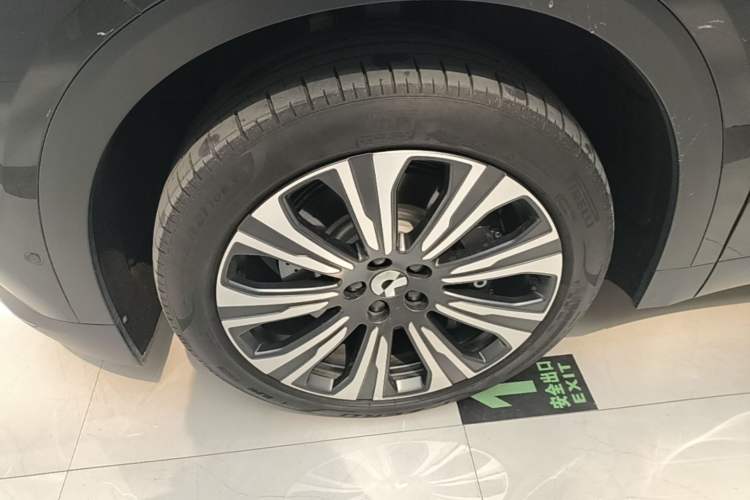 Used Nio ES8 2024 75 kWh Left Front Wheel Hub