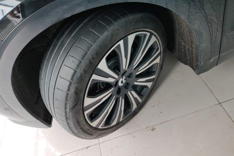 Used Nio ES8 2024 75 kWh Left Front Wheel Hub