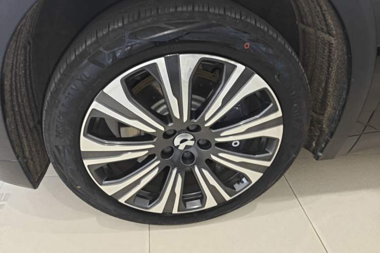 Used Nio ES8 2024 75 kWh Executive Edition Left Front Wheel Hub