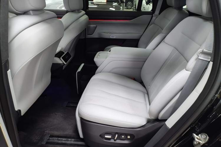 Used Nio ES8 2024 75 kWh Executive Edition Left Rear Seat