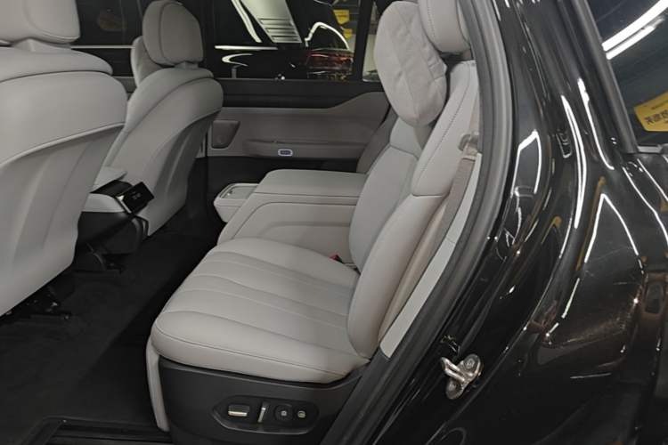 Used Nio ES8 2024 75 kWh Executive Edition Left Rear Seat