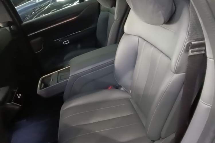 Used Nio ES8 2024 100kWh Signature Edition Left Rear Seat
