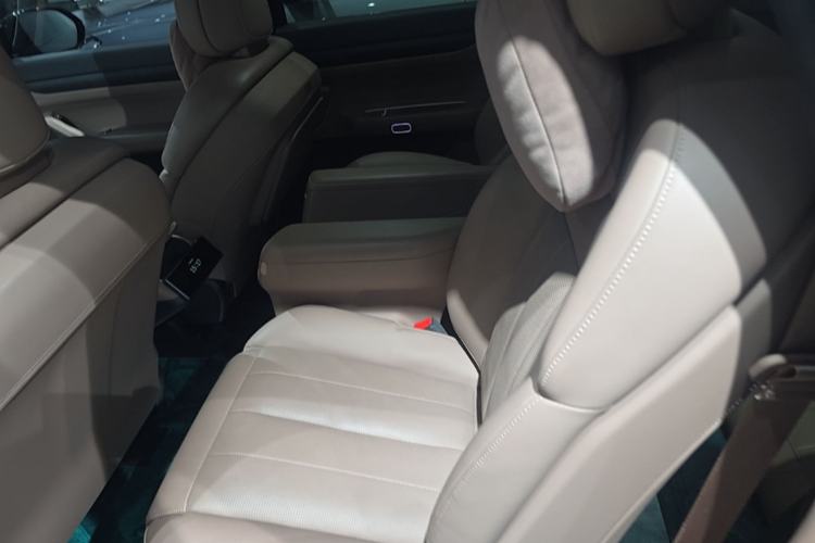 Used Nio ES8 2024 75 kWh Left Rear Seat
