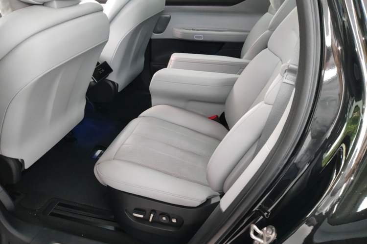 Used Nio ES8 2024 75 kWh Left Rear Seat