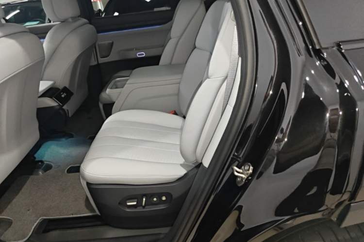 Used Nio ES8 2024 75 kWh Executive Edition Left Rear Seat