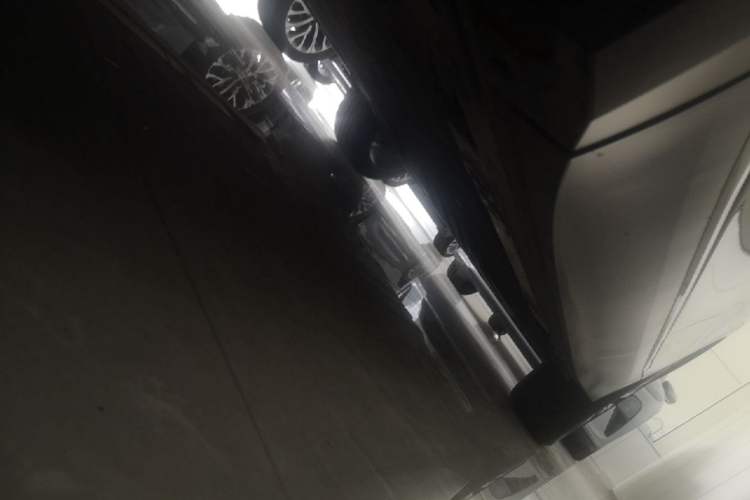 Used Nio ES8 2024 75 kWh Executive Edition Left Side Sill