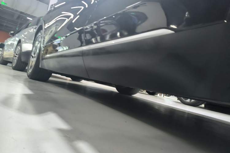 Used Nio ES8 2024 75 kWh Left Side Sill