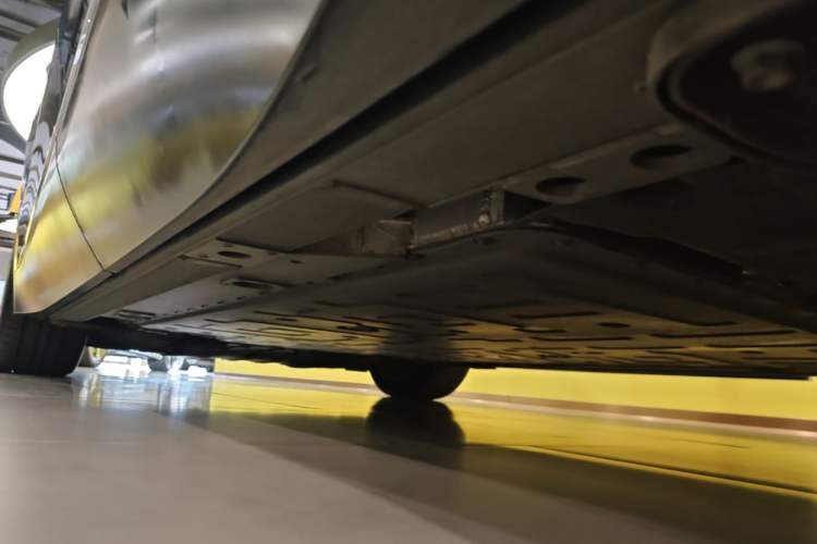 Used Nio ES8 2024 75 kWh Executive Edition Left Side Sill